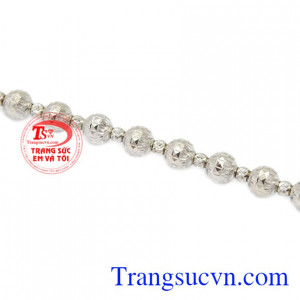 Lắc tay nữ vàng trắng cá tính là món trang sức mà được nhiều người ưu chuộng.