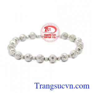 Lắc tay nữ vàng trắng cá tính là sản phẩm được nhập khẩu từ Italy, được chế tác bắt mắt, chất lượng.