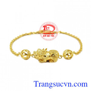 Theo dân gian từ hưu là linh vật cao quý mang lại điềm lành, may mắn về tài lộc cho gia chủ. Lắc tay nữ vàng tỳ hưu