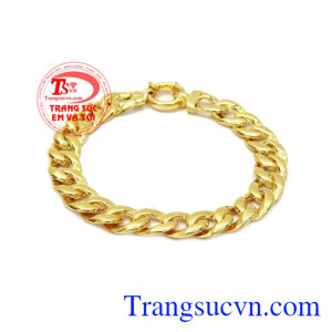 Lắc vàng nam giá rẻ được chế tác từ vàng tây 10k bền đẹp. Sản phẩm mang thiết kế đơn giản nhưng đầy mạnh mẽ giúp thể hiện cá tính phái mạnh