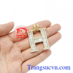 Quà tặng độc đáo cho phái mạnh. Mặt dây chữ H sang trọng