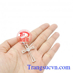 Mặt dây chuyền vàng dễ kết hợp cùng nhiều kiểu dây chuyền vàng