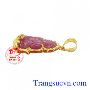 Mặt dây quan âm ruby may mắn vừ có tác dụng làm đẹp vừa có tác dụng đem lại may mắn trong phong thủy.