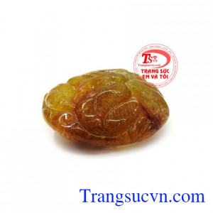 Mặt dây thạch anh tóc đại long giúp người đeo gặp vận may trong công việc, tài lộc thịnh vượng no đủ