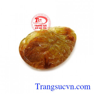 Mặt dây thạch anh tóc đại long được sử dụng để làm mặt dây chuyền, có thể bọc vàng hoặc kết hợp với dây tết để tăng sự lịch thiệp cho chủ nhân