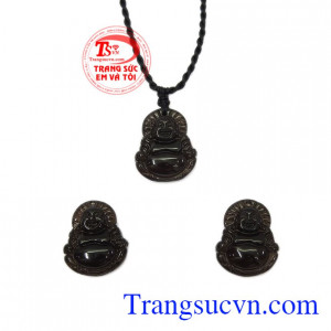 Mặt phật di lặc thạch anh khói thích hợp làm quà tặng bạn bà và người thân.