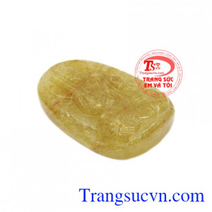 Mặt phật tuổi dậu thạch anh tóc vàng được chạm khắc theo hình phật bất động minh vương.