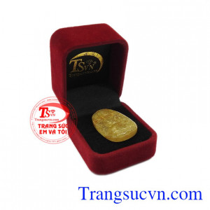 Sản phẩm phù hợp với cả nam và nữ. Mặt phật tuổi dậu thạch anh tóc vàng