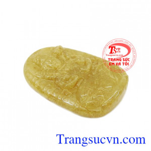 Mặt phật tuổi sửu - dần thạch anh tóc vàng được chạm khắc theo hình hư không tạng bồ tát.