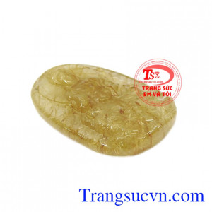 Mặt phật tuổi tuất-hợi thạch anh tóc vàng được chế tác theo hình phật a di đà. 