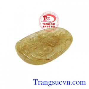 Sản phẩm có thể làm mặt dây đeo hoặc bọc vàng và bạc để đảm bảo độ bền đẹp. Mặt phật tuổi tuất-hợi thạch anh tóc vàng