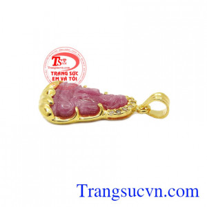 Mặt quan âm ruby đẹp là món quà ý nghĩa dành cho người thân, bạn bè.