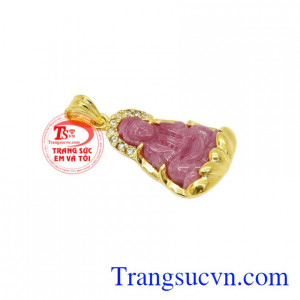 Mặt quan âm ruby đẹp phù hợp với những người mệnh Hỏa và Thổ.