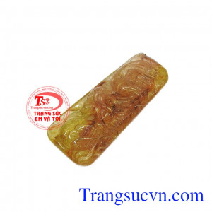 Từ xa xưa, người phương Đông luôn tin rằng rồng là linh vật linh thiêng, đem lại điều may mắn,Mặt rồng thạch anh tóc vàng