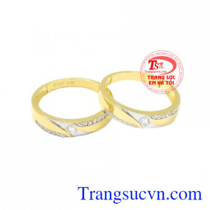 Nhẫn cưới vàng tình yêu lứa đôi mang đến cho cặp đôi một sản phẩm tinh tế, thời trang.