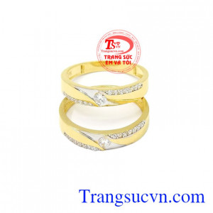 Nhẫn cưới vàng tình yêu lứa đôi bên nhau trọn đời.