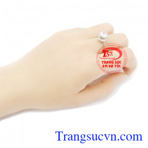 Nhẫn đính hôn đẹp xinh