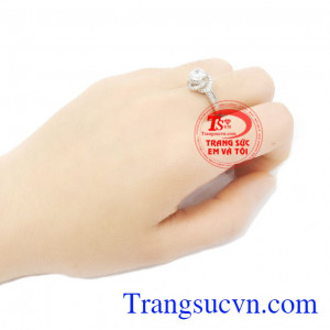 Nhẫn đính hôn sang trọng