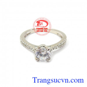 Nhẫn đính hôn vàng trắng đẹp được nhập khẩu khẩu từ Hàn Quốc, giao hàng nhanh trên toàn quốc