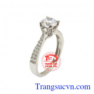 Nhẫn đính hôn vàng trắng đẹp là sản phẩm phù hợp làm quà tặng cho người thương vào dịp đặc biệt