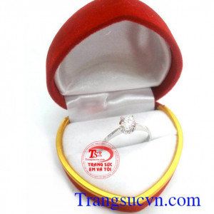 Nhẫn đính hôn vàng trắng