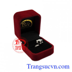 Sản phẩm thích hợp làm quà tặng cho người phụ nữ mà bạn yêu thương. Nhẫn hồ ly khéo léo.  