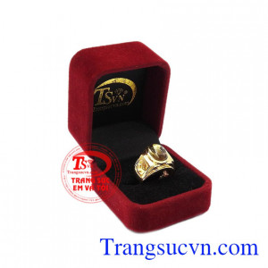 Sản phẩm bảo hành uy tín, giao hàng toàn quốc. Nhẫn nam thạch anh tóc tài lộc.