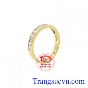 Nhẫn nữ vàng độc đáo mang lại vẻ tinh tế, nữ tính cho phái đẹp.