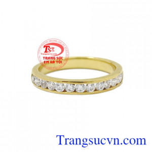 Nhẫn nữ vàng độc đáo được thiết kế từ vàng 18k chất lượng, độc đáo.