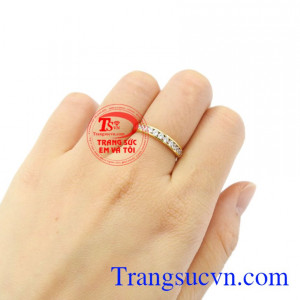 Nhẫn nữ vàng độc đáo giao hàng trên toàn quốc.