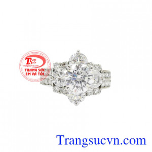Nhẫn nữ vàng trắng kim cương đẹp mang đến đẳng cấp, quý phái cho người đeo.