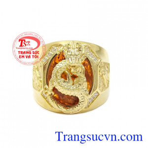 Nhẫn rồng thạch anh vàng đẳng cấp được thiết kế mang phong cách độc đáo, sang trọng và đầy cá tính. 