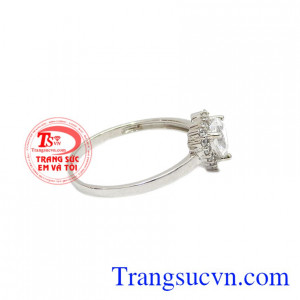 Sản phẩm thiết kế mang phong cách dễ thương, tinh tế. Nhẫn trái tim dễ thương vàng trắng