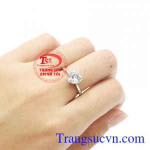 Sản phẩm thích hợp làm quà tặng trong những dịp lễ quan trọng. Nhẫn trái tim yêu thương