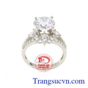 Nhẫn vàng trắng cao cấp là sản phẩm được nhập khẩu từ Hàn Quốc với thiết kế sang trọng, tinh tế