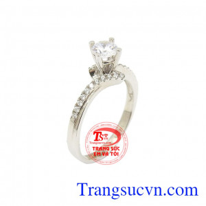 Nhẫn vàng trắng kiêu sa được đính đá độc đáo, mới lạ tôn lên sự nhẹ nhàng và quý phái cho bạn nữ