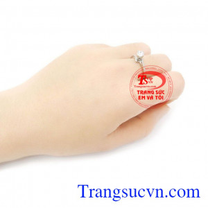 Nhẫn vàng trắng kiêu sa
