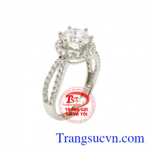 Nhẫn vàng trắng quý phái là sản phẩm đẹp được các bạn nữ yêu thích