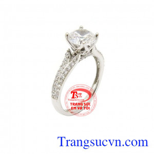 Nhẫn vàng trắng thời trang tôn lên vẻ đẹp nữ tính cho những quý cô hiện đại