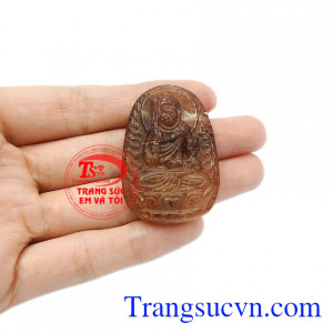 Phật bản mệnh chế tác từ thạch anh tóc thiên nhiên độc đáo, thích hợp làm quà tặng cho người thân và bạn bè. Phật bản mệnh tuổi dậu thạch anh tóc.