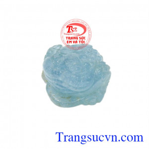 Theo các chuyên gia phong thủy, Thiềm Thừ là linh vật có siêu năng lượng, ngoài việc chiêu tài hút lộc, ngăn chặn thất thoát tiền bạc, vận đen thì nó còn có khả năng hóa sát tiểu nhân,Thiềm thừ Aquamarine