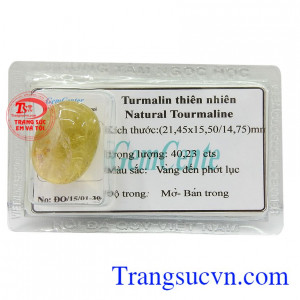Tourmaline tự nhiên có tác dụng mang lại may mắn, bình an và tài lộc cho người đeo
