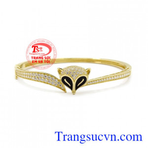 Vòng tay vàng hồ ly mang lại vẻ dễ thương, tinh tế cho người đeo.