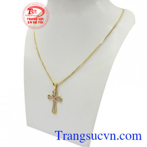 Bộ dây chuyền thánh giá bình an phù hợp cho cả nam và nữ với mặt dây thánh giá có tác dụng mang lại bình an, may mắn và tránh được những tà khí tiêu cực cho người đeo