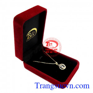 Chúng tôi chuyên cung cấp các sản phẩm hợp thời trang và đảm bảo chất lượng cao,Bộ dây vàng nữ nhã nhặn