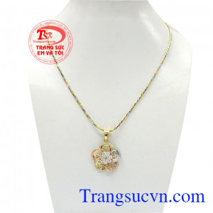 Bộ dây vàng nữ sang trọng 18k là sản phẩm đẹp với thiết kế kiểu dáng thời trang chắc chắn được các bạn nữ yêu thích,Bộ dây vàng nữ sang trọng 18k