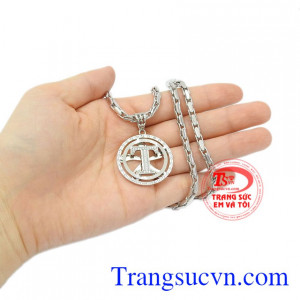 Bộ mặt dây chữ T vàng trắng phong cách.