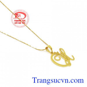 Bộ mặt dây chuyền chữ CH xinh xắn.