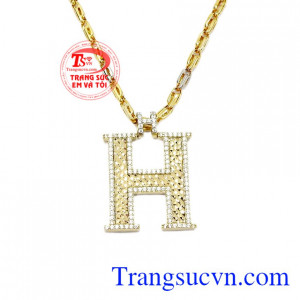 Sản phẩm được chế tác tỉ mỉ từ những viên đá cz cho tới các nét phay. Bộ trang sức chữ H thời trang