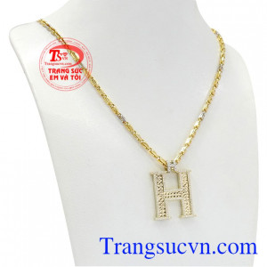 Bộ trang sức chữ H thời trang mang đậm phong phong cách thời trang với cá tính riêng. 